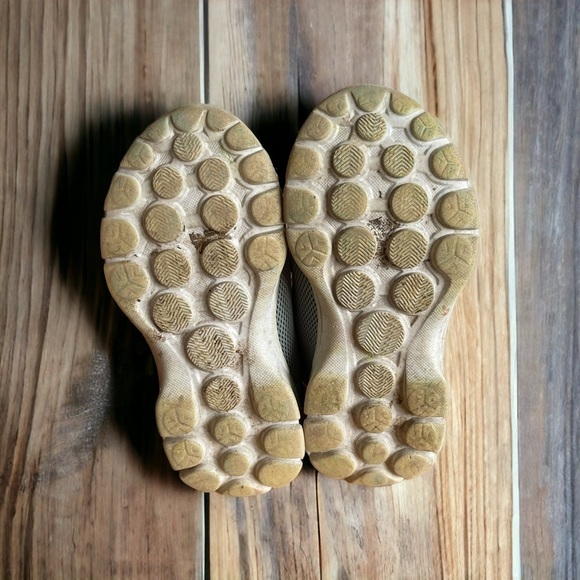 Sky blue  size 9 toddler gym shoe no brand, pink inside - Picture 4 of 8